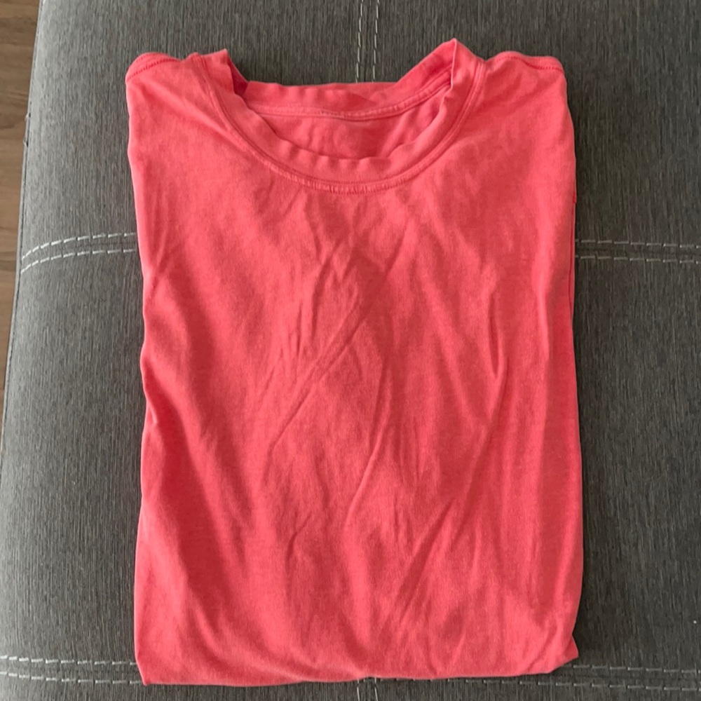 Lululemon 5 year t shirt